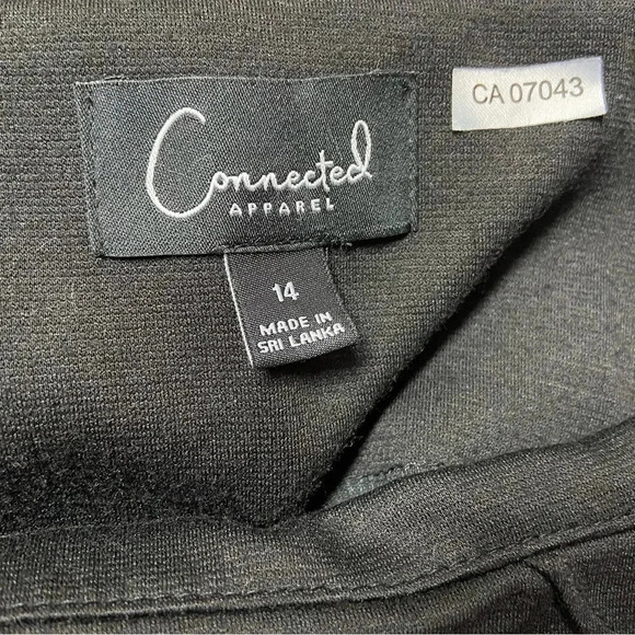 Connected Apparel, Sunburst pleat, short Sleeve. DARK BLACK(Pictures look grey.) - Picture 7 of 7